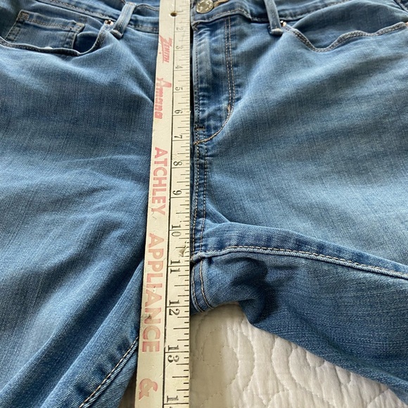 Denizen from Levi’s High Rise Straight Minimalist Normcore Jeans Size 8S - Picture 10 of 11